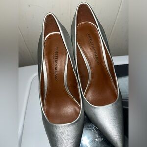 Silver round point closed toe shoe.
